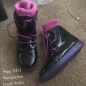 Vanpirina boots